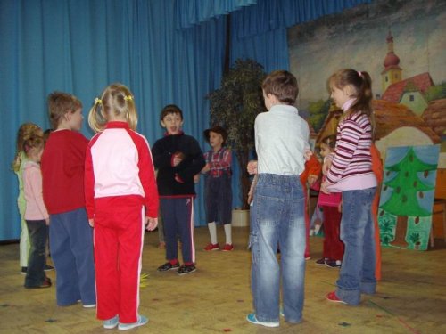 Hraje celá dědina aneb S veselou myslí na nesmysly. - 18.3.2006